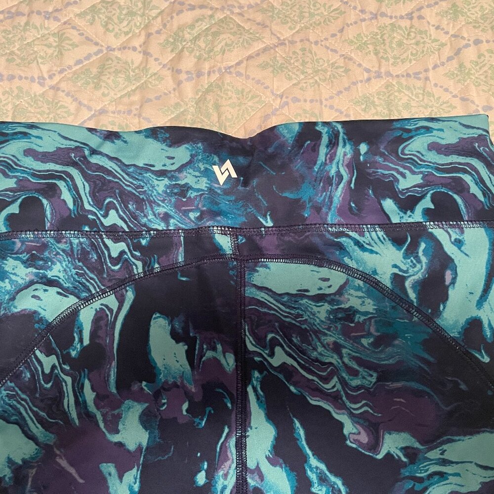 VEVO ACTIVE WOMENS HIGH -WAISTED TECH CAPRI LEGGINGS LARGE NEVER WORN. - Picture 2 of 5